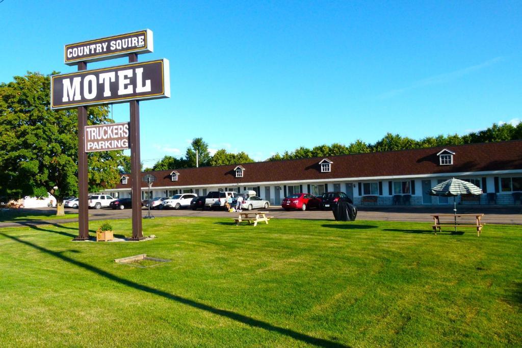 Country Squire Motel Arnprior Bagian luar foto