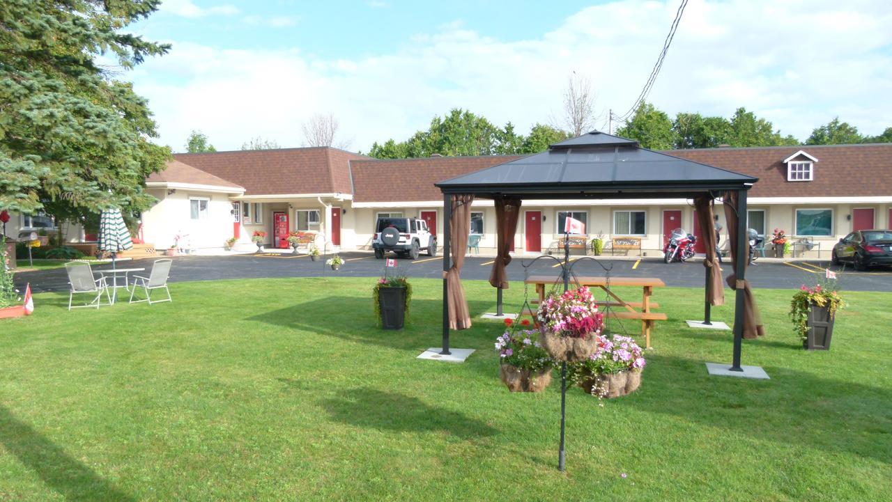 Country Squire Motel Arnprior Bagian luar foto
