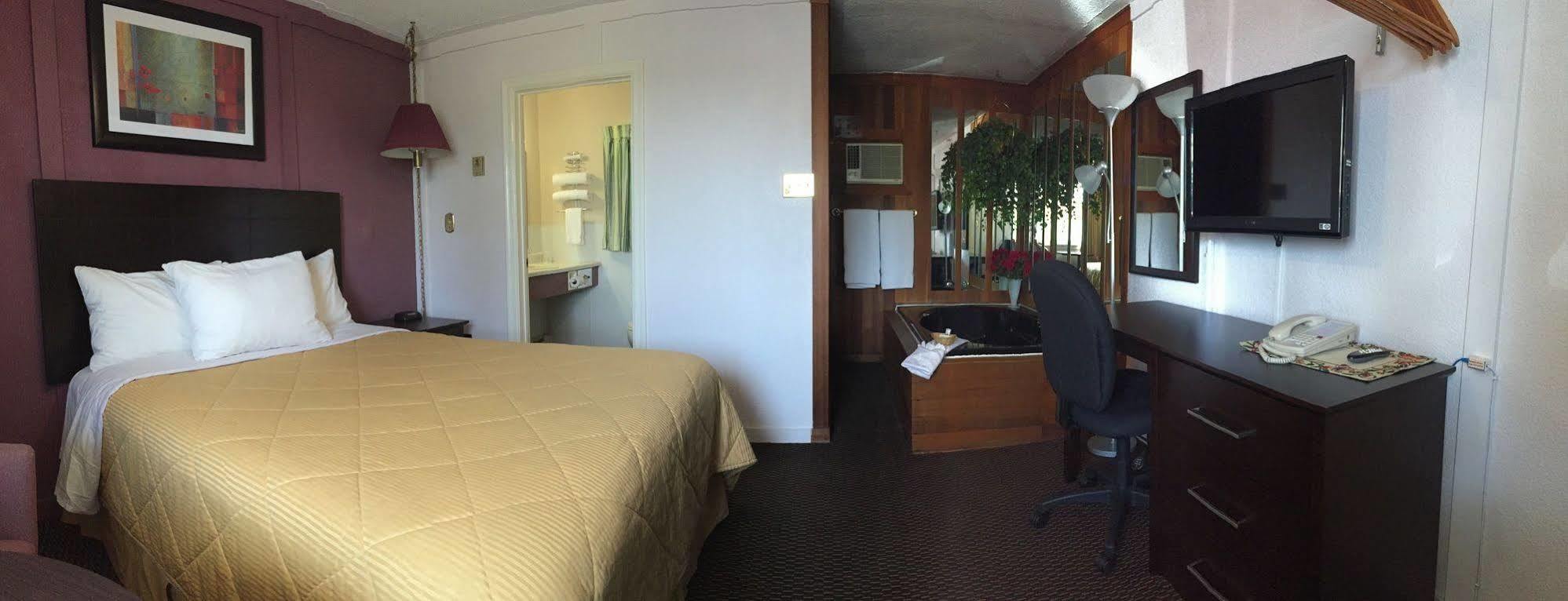 Country Squire Motel Arnprior Bagian luar foto